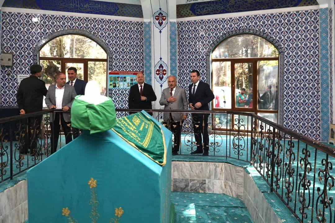 YUNUS EMRE VEFATININ 702. YILINDA ÜNYE’DE Kİ TÜRBESİNDE ANILDI